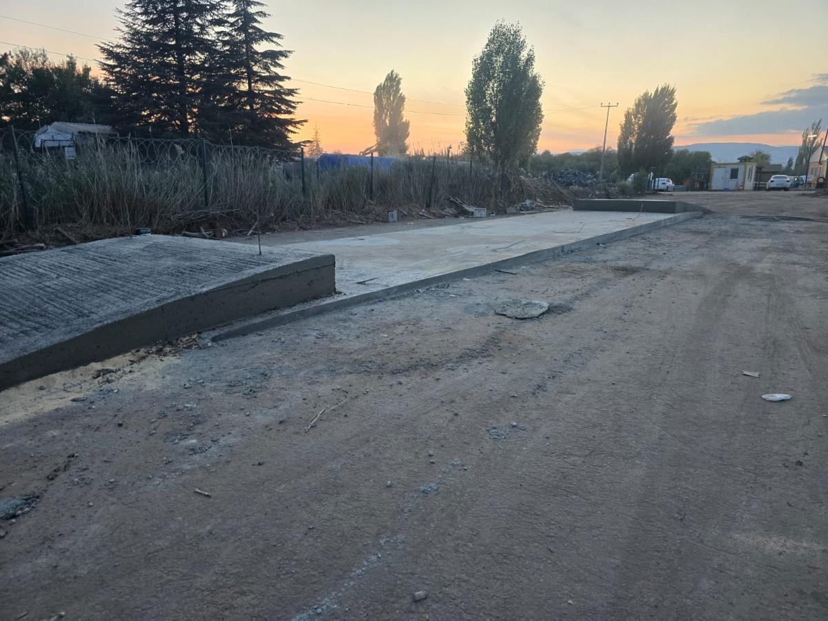 Tır kantarı için hazırlanan beton platform inşaatı