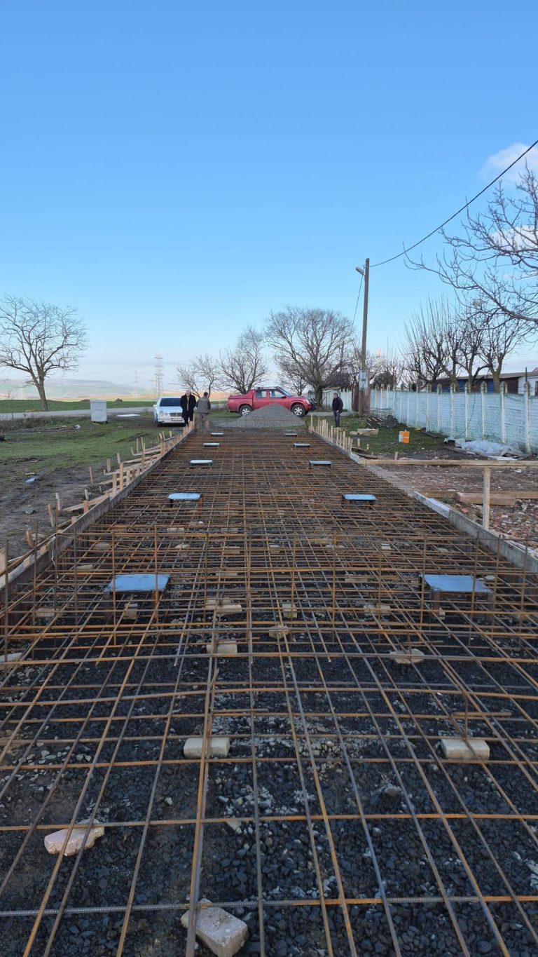 Tır kantarı temel yapısı için beton döküm hazırlığı